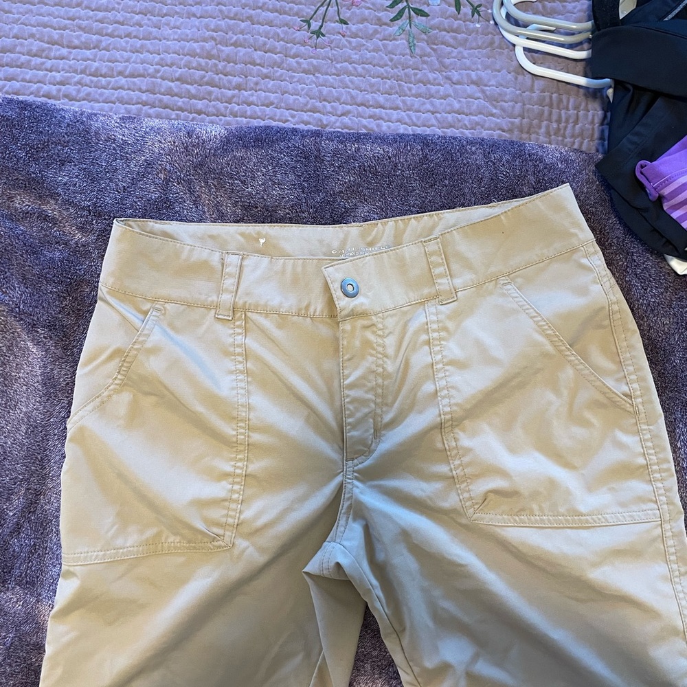 Women’s size 10 Columbia Shorts